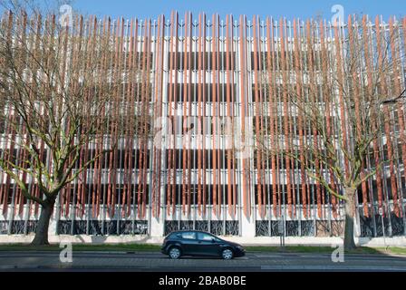 Le parc automobile de Whalebridge, qui fait partie de la première phase du réaménagement des Kimmerfields au centre-ville de Swindon. Banque D'Images