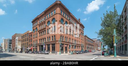 Troisième intersection de la route Ward et lofts rénovés, Milwaukee, Wisconsin, États-Unis Banque D'Images