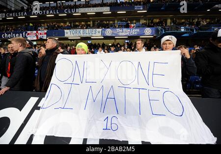 Les fans de Chelsea montrent leur soutien à l'ancien gestionnaire de Chelsea Roberto Di Matteo Banque D'Images