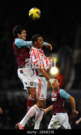 James Tomkins et Steven n'Zonzi de Stoke City, de West Ham United Banque D'Images