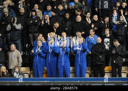 Les fans de Birmingham City montrent leur soutien dans les stands Banque D'Images