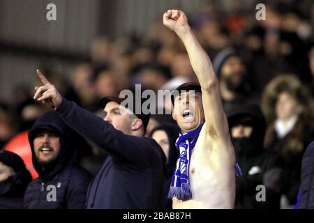 Les fans de Birmingham City montrent leur soutien dans les stands Banque D'Images