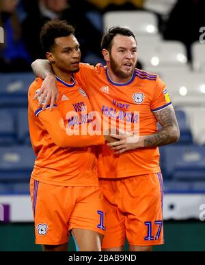 Josh Murphy de Cardiff City (à gauche) et Lee Tomlin Banque D'Images