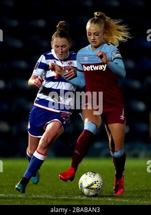 Lecture des batailles de Rowe de la race féminine avec l'Alisha Lehmann de West Ham United Banque D'Images