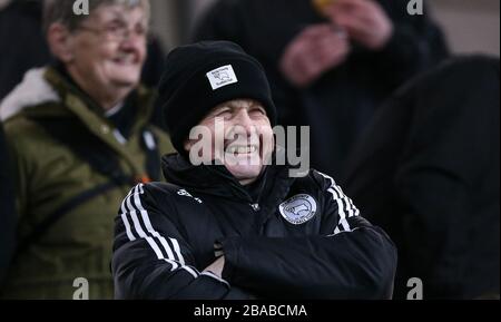 Un fan du comté de Derby montre son soutien dans les stands Banque D'Images