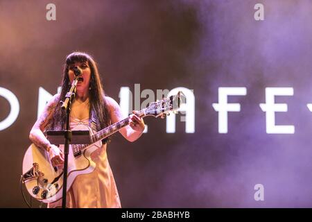 28 octobre 2017. Mon Laferte , cantte chilena durante su concierto en el festival Tecate Sonoro. (Foto: Luis Gutierrez /NortePhoto.com) Banque D'Images