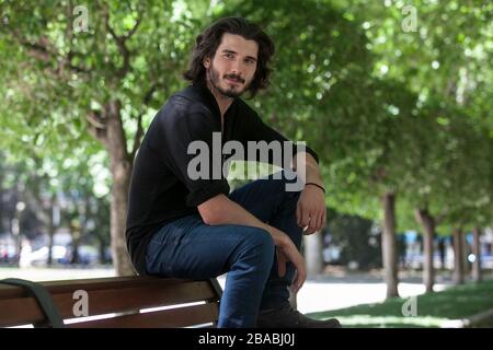 L'acteur espagnol Yon Gonzalez pose lors de la première du film "Madtar el Tiempo" à Madrid, en Espagne. 27 mai 2015. (ALTERPHOTOS/Victor Blanco) Banque D'Images