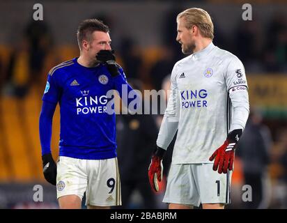 Jamie Vardy (à gauche) et gardien de but Kasper Schmeichel de Leicester City Banque D'Images