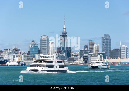 Ferries portuaires à proximité du terminal des ferries de Devonport, Devonport, Auckland, Nouvelle-Zélande Banque D'Images