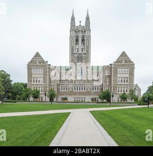 Vue sur le bâtiment Gasson Hall du Boston College, Chestnut Hill, Boston, Massachusetts, États-Unis Banque D'Images