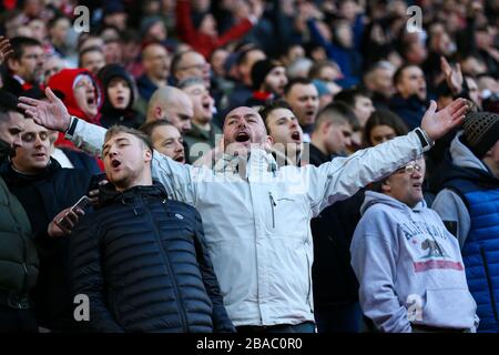 Les fans de Nottingham Forest lors du championnat Sky Bet au stade des billions de trophées de St Andrew Banque D'Images