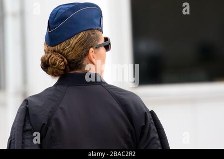 Le lieutenant-colonel Erin Karl, de la US Air Force Special Operations Command Parachute Team (Para-Commandos) photographié à l'exposition aéronautique 2018 de Londres. Banque D'Images