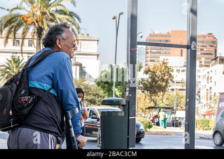 Les vrais sans-abri s'inquiétaient et se sont abandonnés dans les rues de Providencia au cours des dernières heures avant le confinement en raison de la maladie du coronavirus COVID-19 Banque D'Images