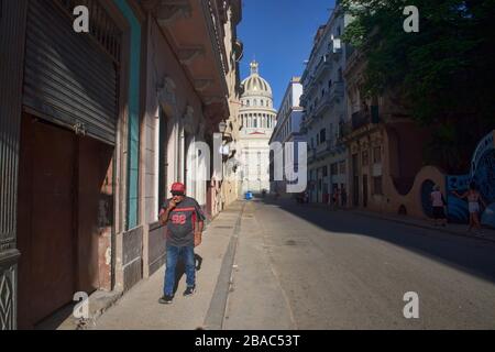 Ombres de l'après-midi et du bâtiment Capitolio, la Havane, Cuba Banque D'Images