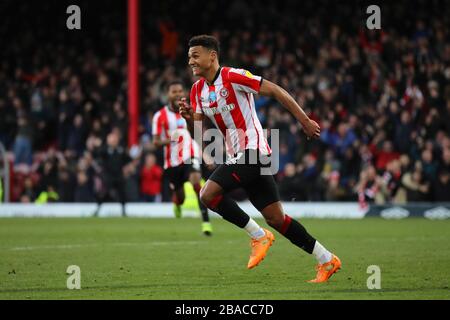 Ollie Watkins de Brentford célèbre son troisième but Banque D'Images