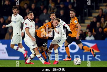 Jarrod Bowen (au centre) et Mateo Kovacic (à gauche) de Hull City se battent pour le ballon Banque D'Images