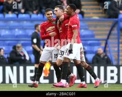 Diogo Dalot (au centre) de Manchester United célèbre son deuxième but du match avec Andreas Pereira (à gauche) et Anthony Martial, coéquipier Banque D'Images