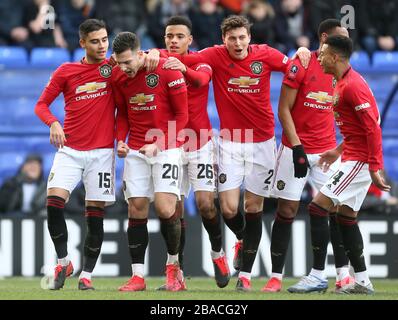 Diogo Dalot (centre gauche) de Manchester United obtient le deuxième but du match de son côté avec des coéquipiers Banque D'Images