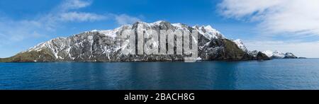 Montagnes enneigées, baie d'Elsehul, Géorgie du Sud, Antarctique Banque D'Images