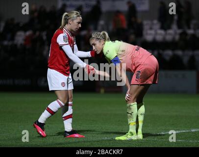 Le Jordan Nobbs d'Arsenal (à gauche) console le Steph Houghton de Manchester City après le match Banque D'Images