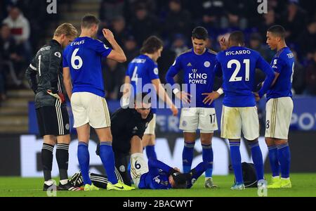 Jamie Vardy (centre) de Leicester City prend une blessure Banque D'Images