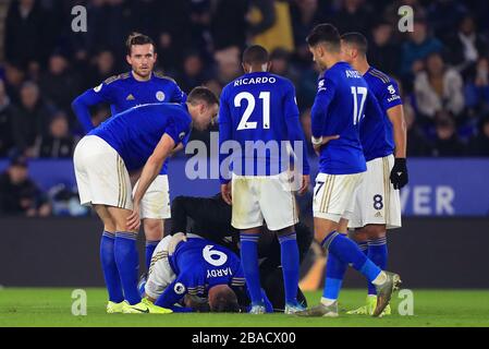 Jamie Vardy (centre) de Leicester City prend une blessure Banque D'Images