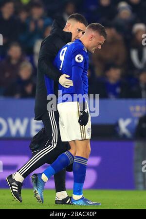 Jamie Vardy (à droite) de Leicester City quitte le terrain après une blessure Banque D'Images