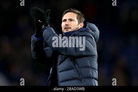 Frank Lampard, directeur de Chelsea, applaudit les fans après le match Banque D'Images