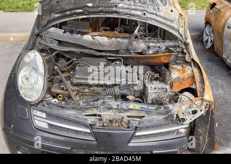 la ville a brûlé des voitures, quelques détails après un incendie dans l'un des quartiers de la ville Banque D'Images