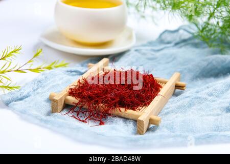 Médecine chinoise traditionnelle en bon état de santé thé à fleurs rouges Banque D'Images