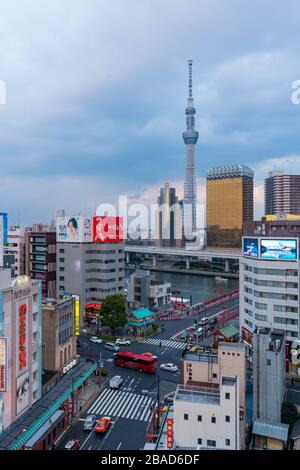 Vue sur Tokyo Skytree au coucher du soleil Banque D'Images