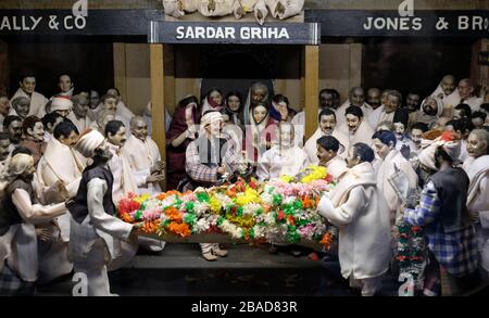 Scènes de la vie de Mahatma Gandhi: Mort de Lokmanya Tilak, Mani Bhavan Gandhi Museum à Mumbai, Inde Banque D'Images