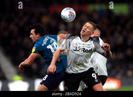 Martyn Waghorn du comté de Derby (à droite) et George Honeyman de Hull City Banque D'Images