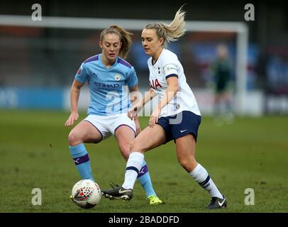 Tottenham Hotspur's Jose Green et Kiera Walsh de Manchester City en action Banque D'Images