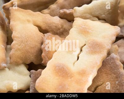 Dessert traditionnel de carnaval italien appelé chiacchiere ou bugie Banque D'Images