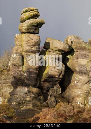 Érodés de Millsone grit à Brimham Rocks à Nidholm, dans le Yorkshire du Nord Banque D'Images