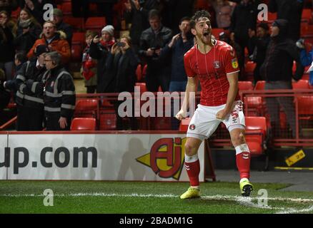 Tom Lockyer de Charlton Athletic célèbre son deuxième but du jeu Banque D'Images