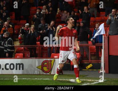 Tom Lockyer de Charlton Athletic célèbre son deuxième but du jeu Banque D'Images