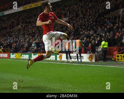 Tom Lockyer de Charlton Athletic célèbre son deuxième but Banque D'Images