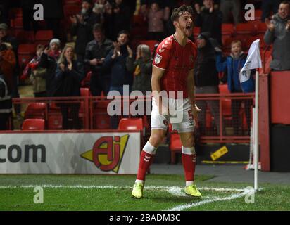 Tom Lockyer de Charlton Athletic célèbre son deuxième but Banque D'Images