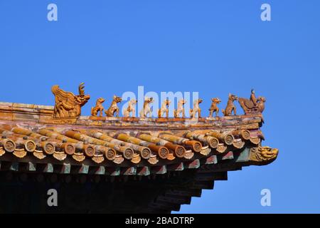 Total de onze statues de la crête de toit sur l'un des anciens palais de la Cité interdite à Beijing Chine Banque D'Images