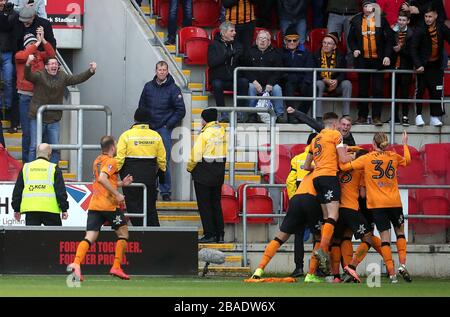 Tom Eaves de Hull City célèbre son troisième but du jeu Banque D'Images