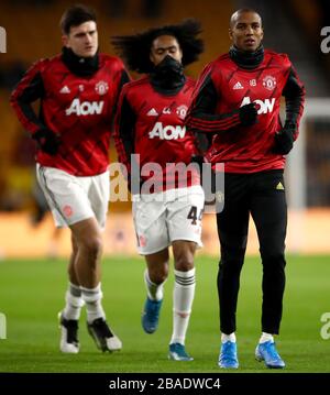 Ashley Young (à droite) de Manchester United se réchauffe avant le match Banque D'Images