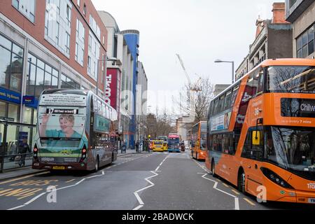 Vider Mansfield Road un samedi après-midi durant la pandémie de COVID 19 de Coronavirus, mars 2020, Notinghamshire Angleterre Royaume-Uni Banque D'Images