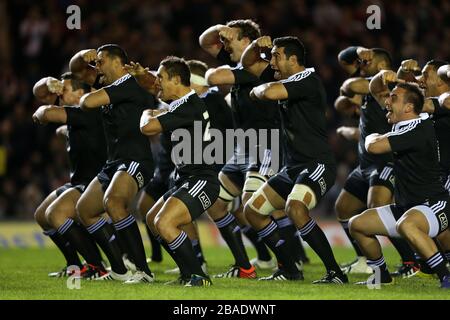 Les Maoris All Blacks exécutent une haka avant le jeu Banque D'Images