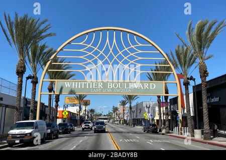 Vue générale du trafic clairsemé sous le boulevard Whittier. Arch au milieu de l'épidémie mondiale de pandémie de COVID-19 du coroinavirus, jeudi 26 mars 2020, à Los Angeles. (Photo par IOS/Espa-Images) Banque D'Images