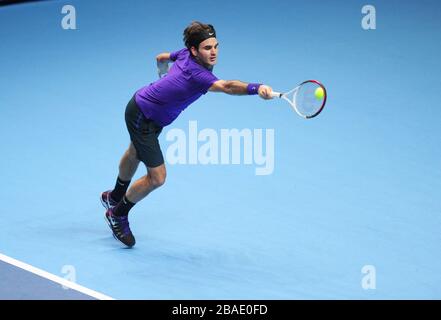 Roger Federer, de la Suisse, est en action contre le Novak Djokovic de Serbie Banque D'Images