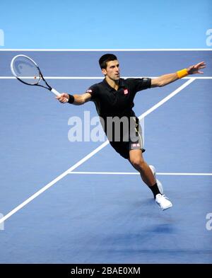 Le Novak Djokovic de Serbie sur son chemin pour vaincre Juan Martin Del Potro de l'Argentine Banque D'Images