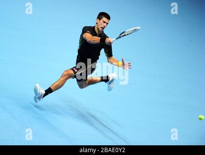 Le Novak Djokovic de Serbie sur son chemin pour vaincre Juan Martin Del Potro de l'Argentine Banque D'Images