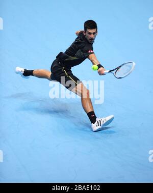 Le Novak Djokovic de Serbie sur son chemin pour vaincre Juan Martin Del Potro de l'Argentine Banque D'Images